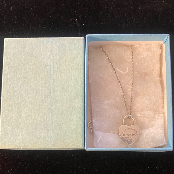 Authentic Tiffany Co Sterling Silver 16” Heart Lock Necklace Elsa Peretti